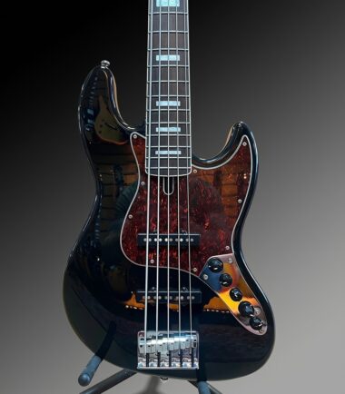 Sire V7 Close Up